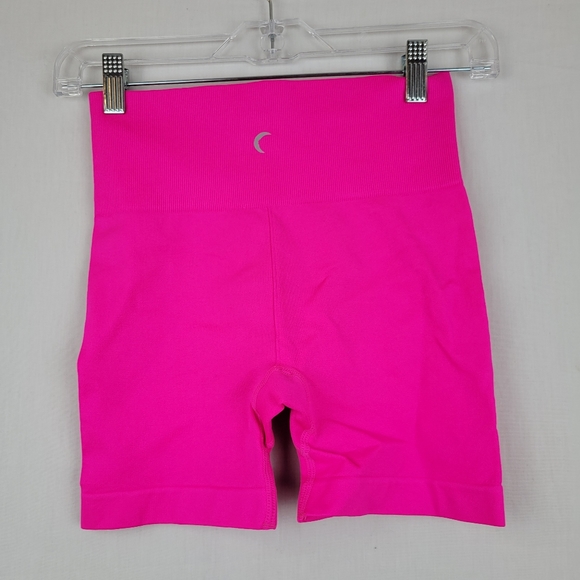 Zyia Hot Pink Biker Seamless Shorts - Picture 6 of 6